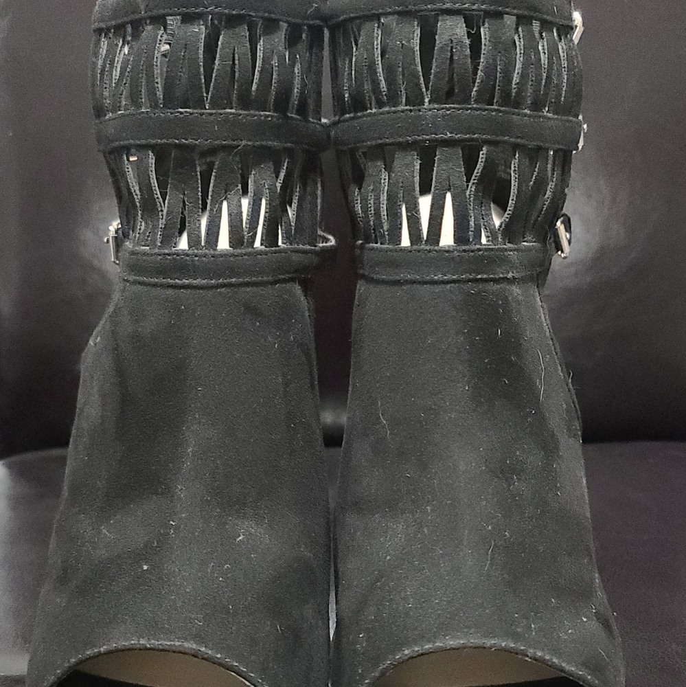 Heels - Picture 3 of 3